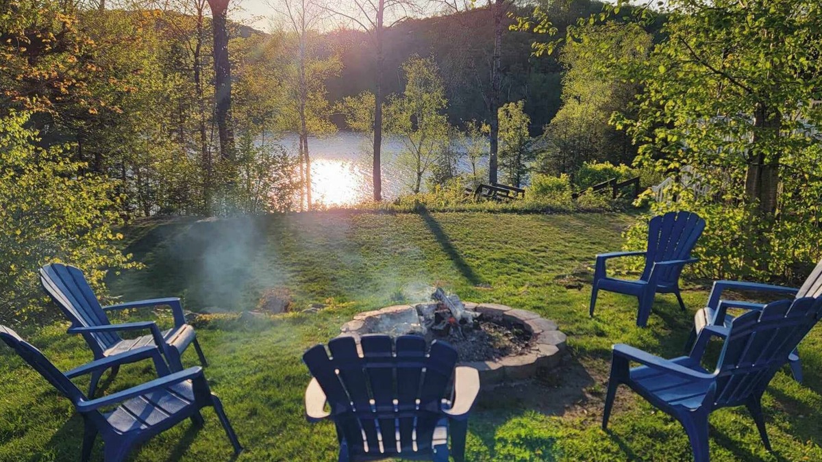 Lac-des-Plages Ski Chalet | Casa Carpe - Lakefront property w/fireplace & spa