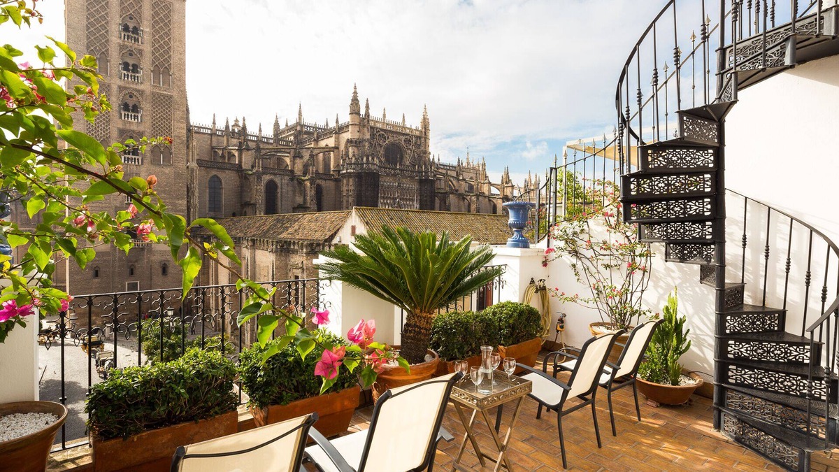 Santa Cruz House | Casa Catedral. 4 bedrooms, private terrace, views