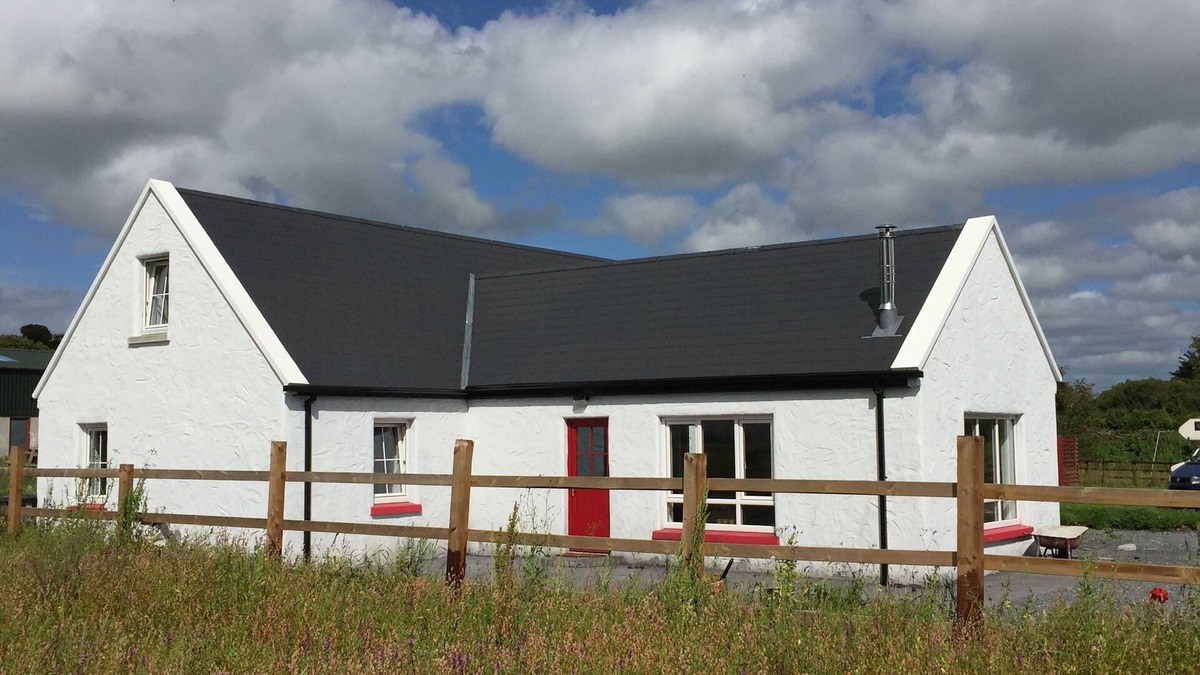 Ennis Cottage | Casa Ceol - tranquil country setting by Ennis