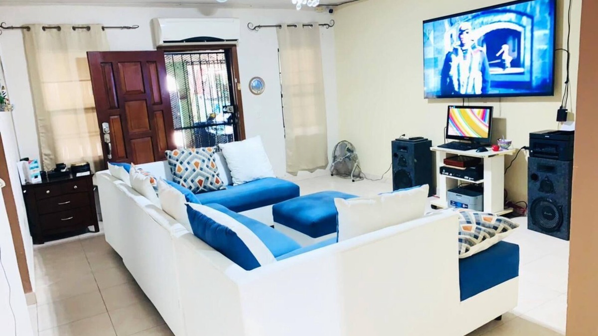Sector 2 House | CASA CHANNEL - LCE