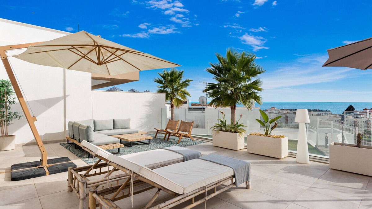 Estepona Apartment | Casa Checa - 3bd apt in Estepona with sweet views!