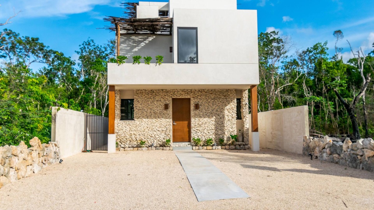 Tulum House | Casa Chida/Solar/2BR/Huge pool/Roof bar/Starlink High Speed Internet.