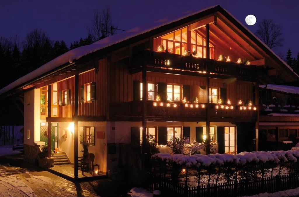 Tiefenbach Apartment | Casa Claudia - die schöne 4-Sterne-Fewo - im Sommer Bergbahntickets inclusive