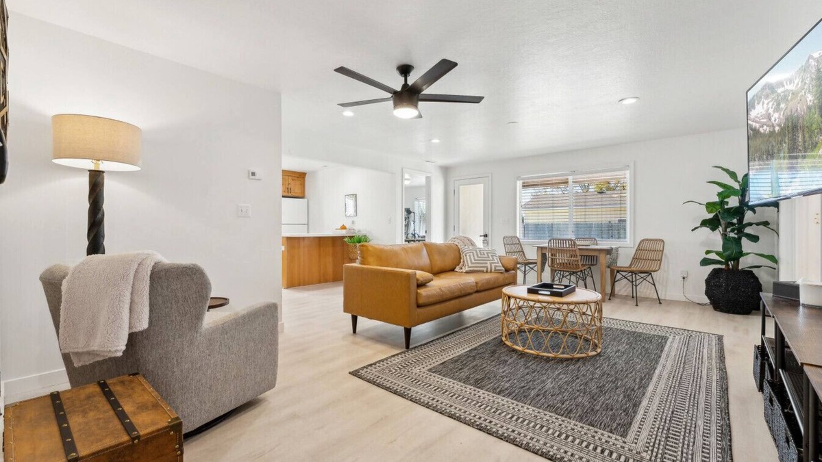 Logan House | Casa Cliffside Zone 2
