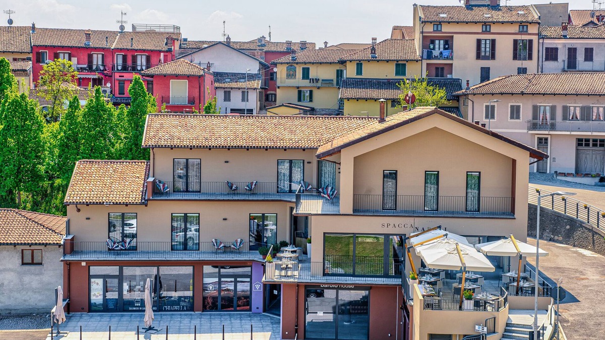 Barolo House | Casa Colbert, Barolo : Entire Palace , 5 Flats
