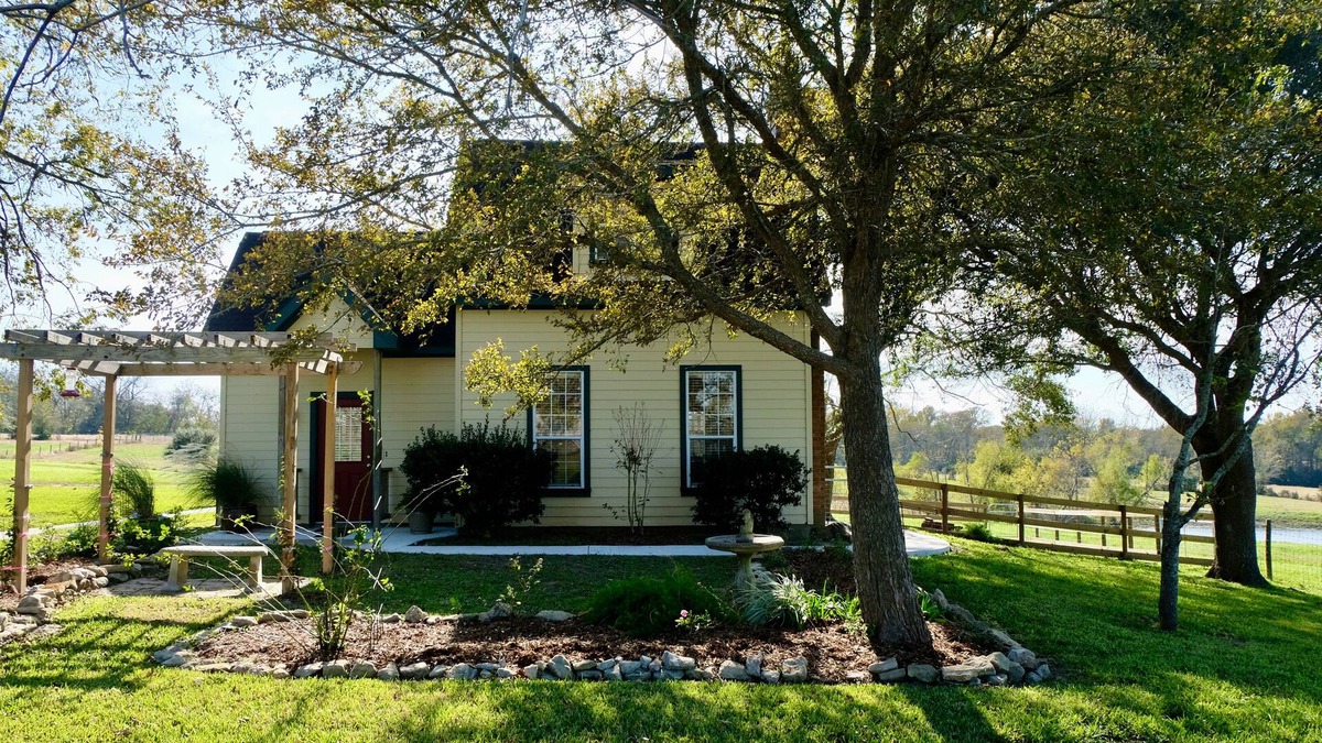 Sealy Cottage | Casa Colina: Rustic Cottage and Property + Stable for Horses