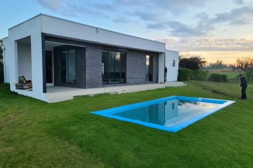 Las Cabras House | Casa con piscina en Condominio Lago Rapel BLQ