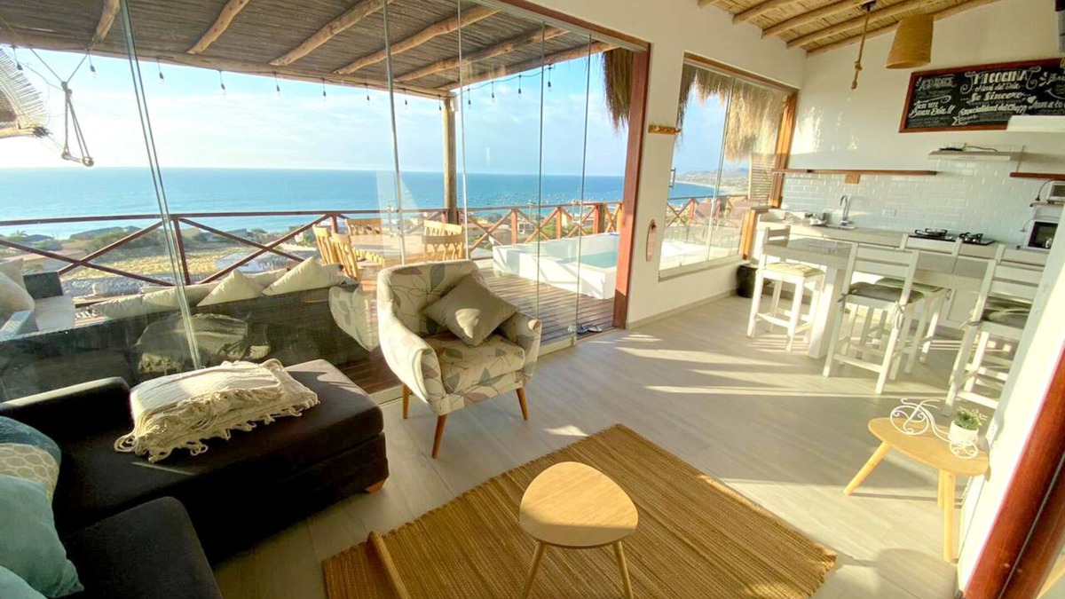 Punta Veleros House | Casa con piscina y una bella vista en Punta Veleros, Piura