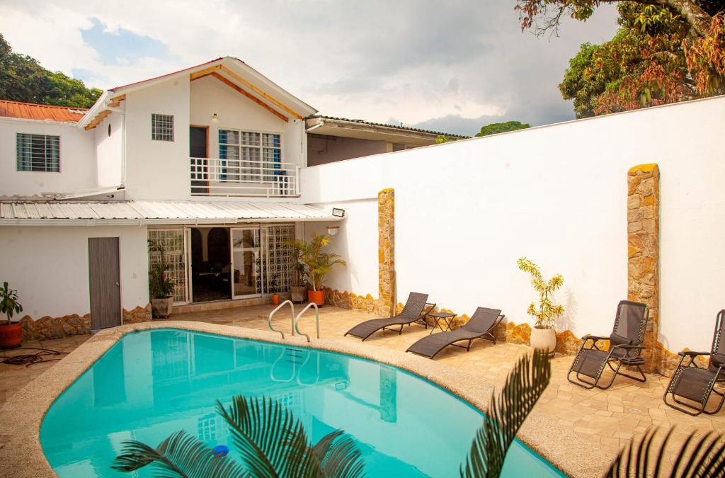 Cali House | Casa con piscina privada en Cali, cerca a Cosmocentro