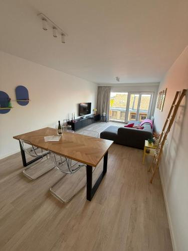 Mechelen Apartment | Casa Congé - Colorful Stay & Free Wine Bottle