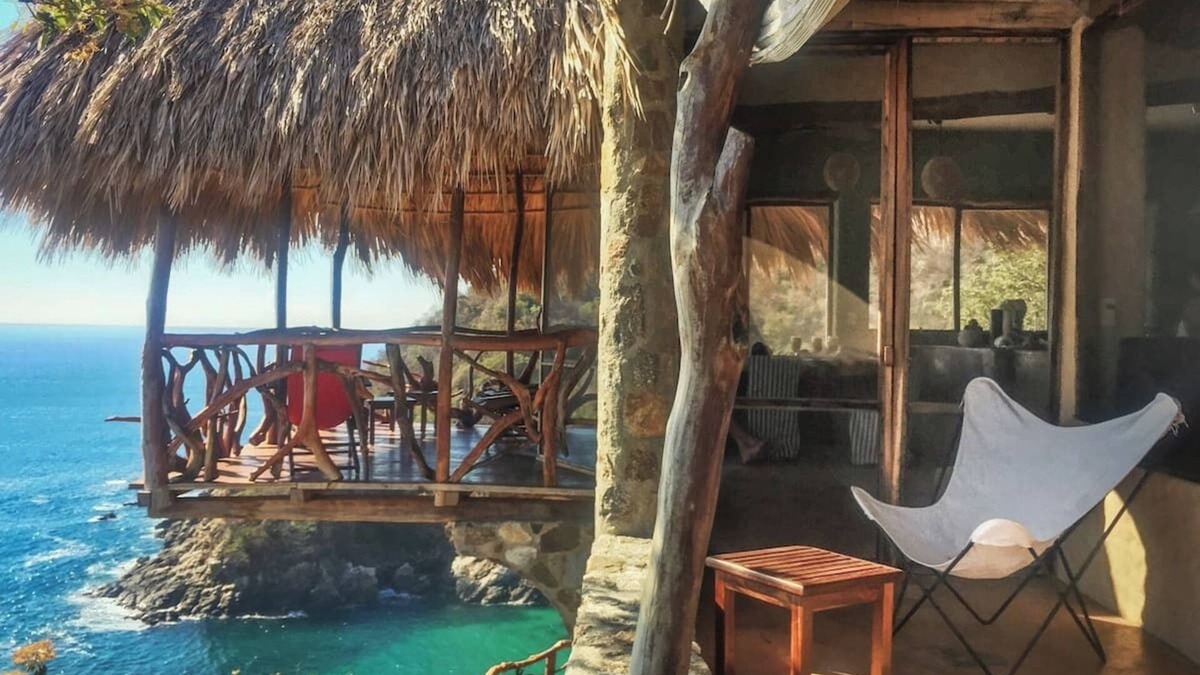 Arroyo Cruz House | Casa Contrada: Secluded Beach House in Oaxaca with Private Beach
