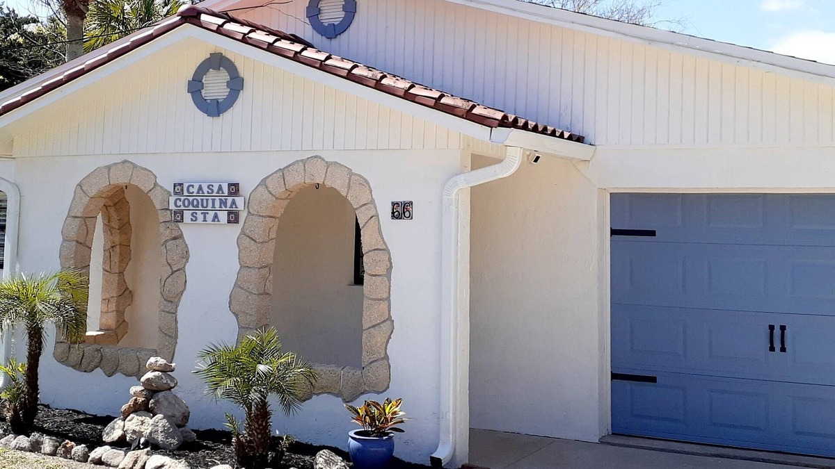 St. Augustine House | Casa Coquina ~ Walk to Downtown ~ CLEAN, QUIET, SPACIOUS, HUGE PRIVATE YARD