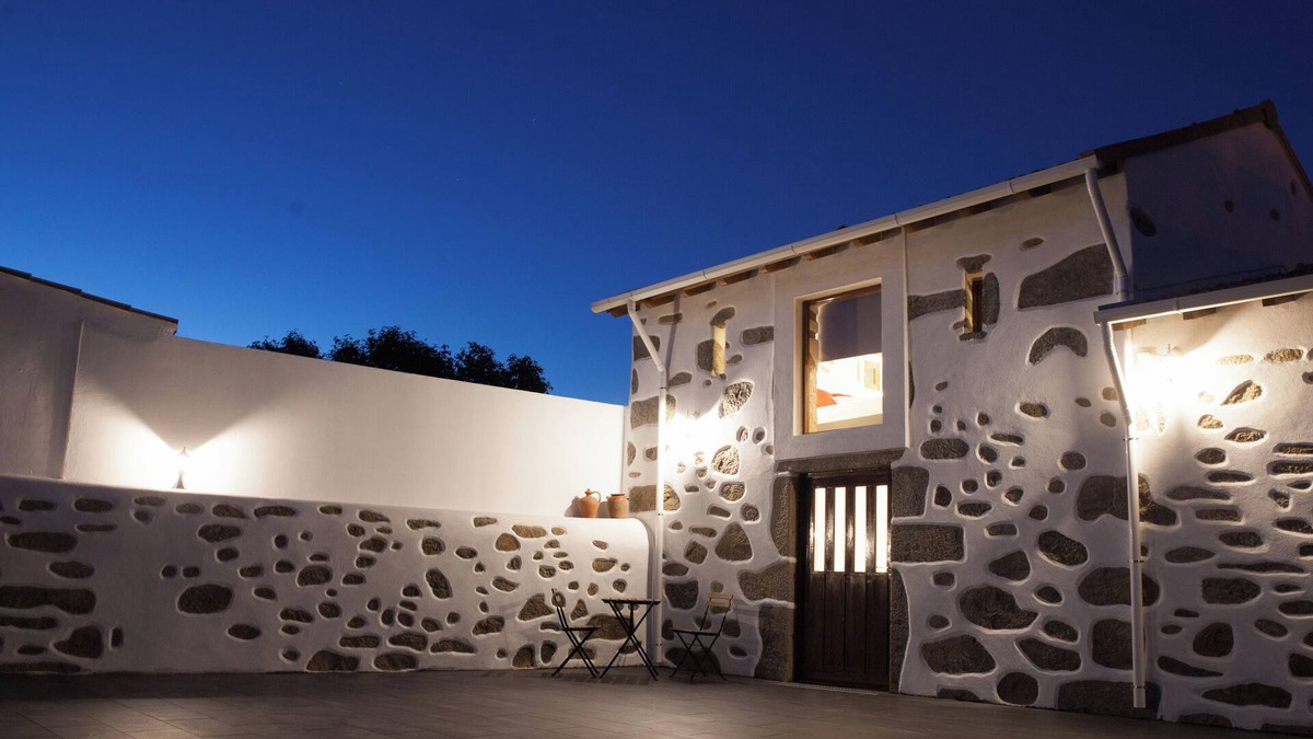 Mozelos Cottage | Casa da Eira - Rural house near Porto, with swimming pool and garden.