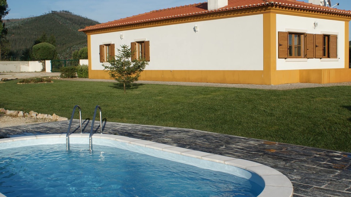 Nossa Senhora do Pranto House | "Casa da Eira" - Rural tourism house with private pool, near Dornes.