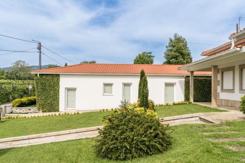 Calvelo House | Casa da Hera by House and People