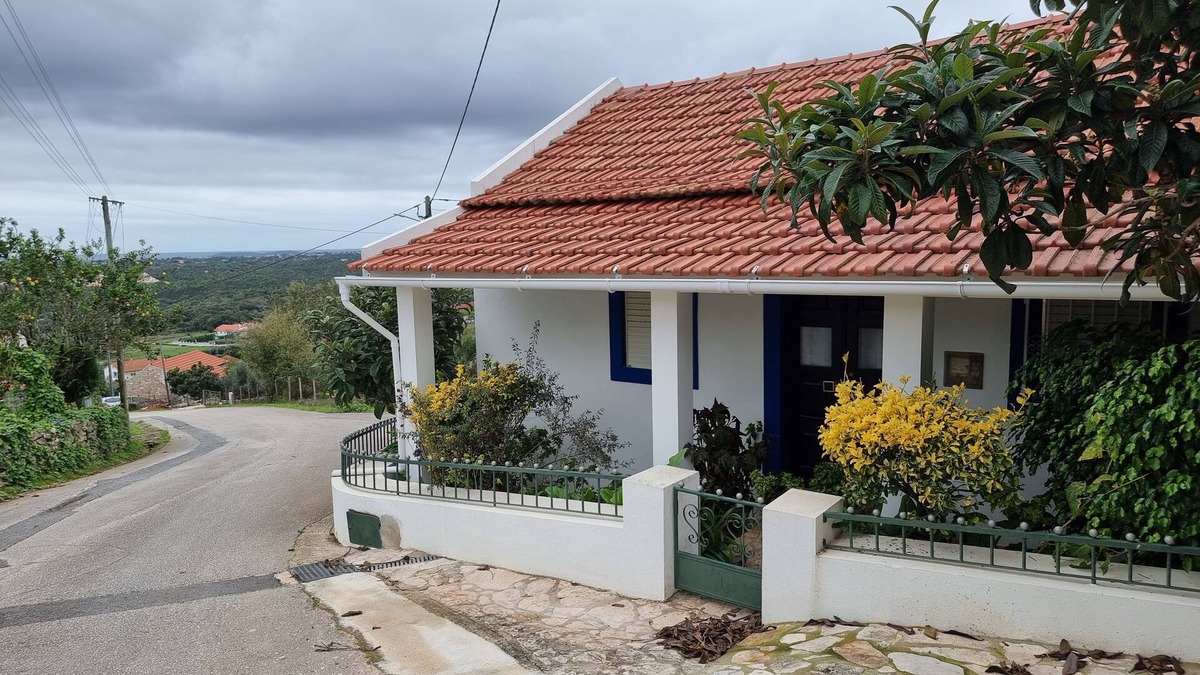 Evora de Alcobaca Cottage | Casa da Ti Alzira - a refuge at the foot of the mountain with a touch of tradition