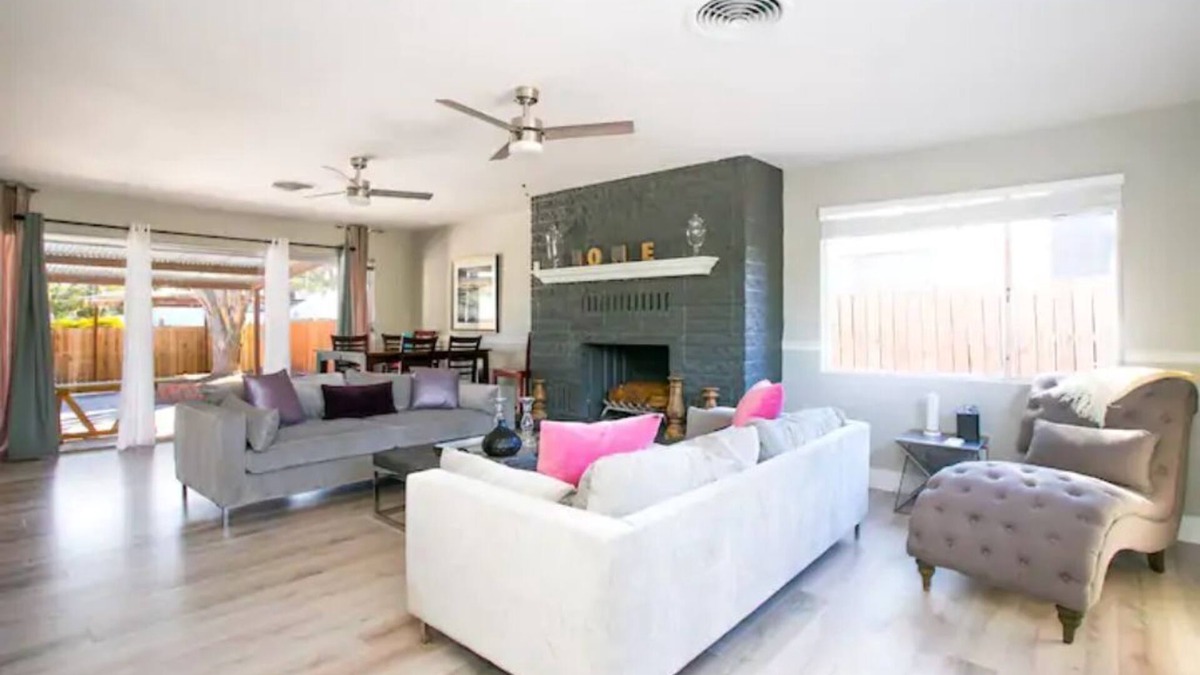 Rancho Oakey House | Casa Darmak~Modern design~Comfortable living