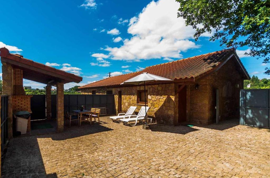 Codecoso House | Casa das Vinhas Camélias de BastoTurismo Rural
