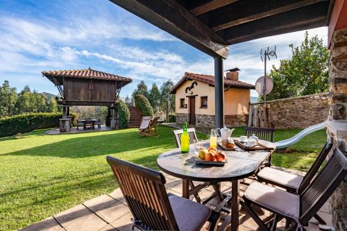 Aronces House | Casa De Abajo