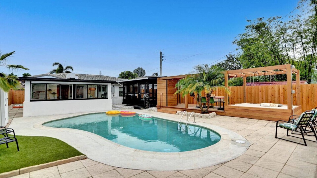 North Andrews Gardens House | Casa De Amigos | Private Pool | Outdoor Oasis