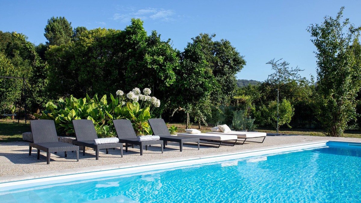 Pevidem Cottage | Casa de Carido - Family Holiday House w private swimming pool