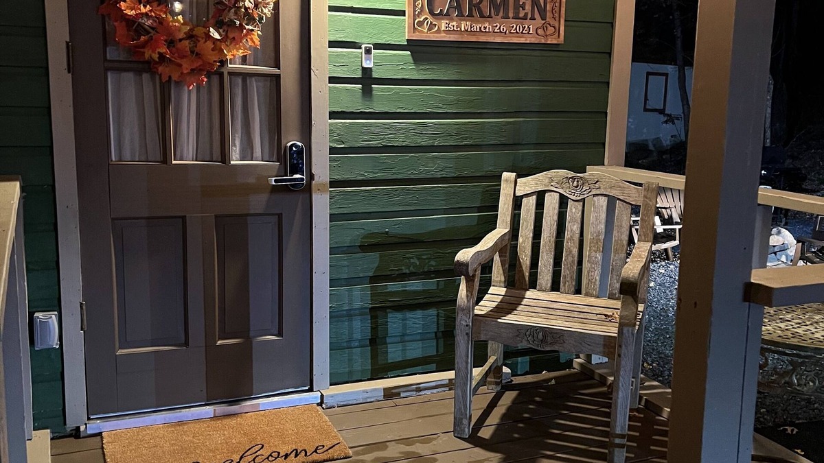 East Stroudsburg Cabin | Casa de Carmen! 3 bedroom Modern Cabin with a view and HOT TUB!