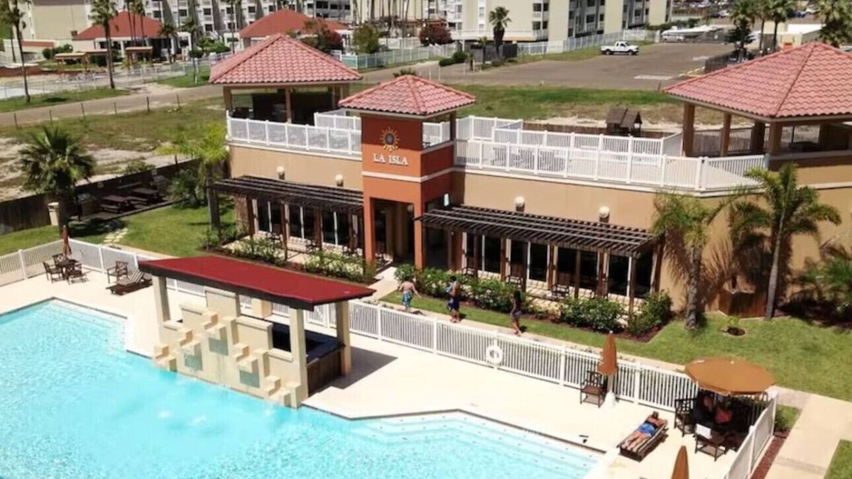 South Padre Island Apartment | Casa de Coral - Isla Residences - 4th Night FREE