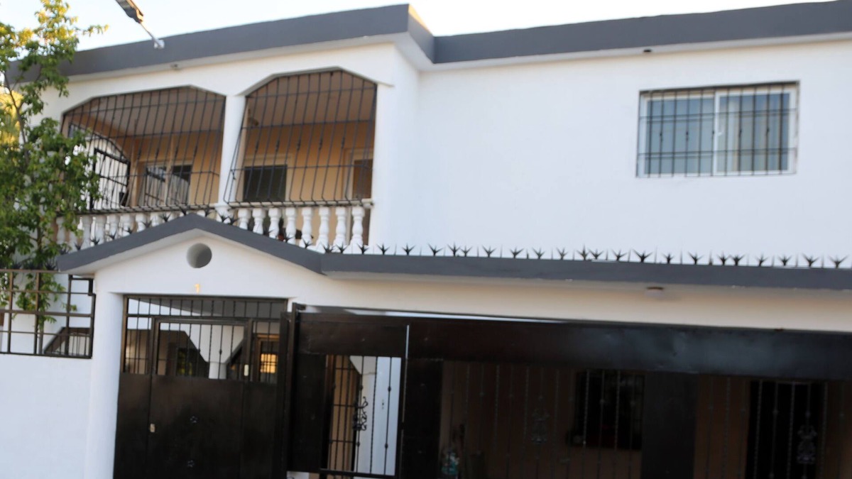 Mendoza House | Casa de dos niveles de concepto abierto en Santo Domingo Este. .