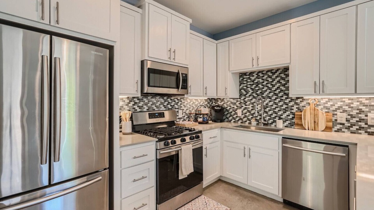 St. John - Coronado Hills House | Casa de Ellie J | Newer Home, Private, great for short or longer stays, & Close to Downtown!