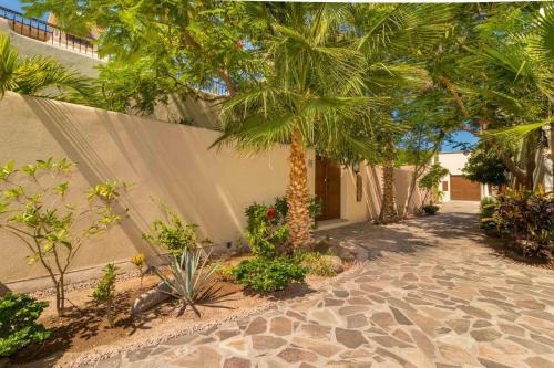 Loreto House | Casa De La Alegria 3BR by Casago