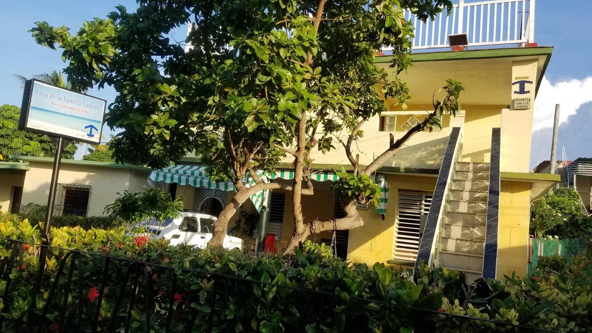 Varadero Hostel | Casa de la Familia Cubana VARADERO