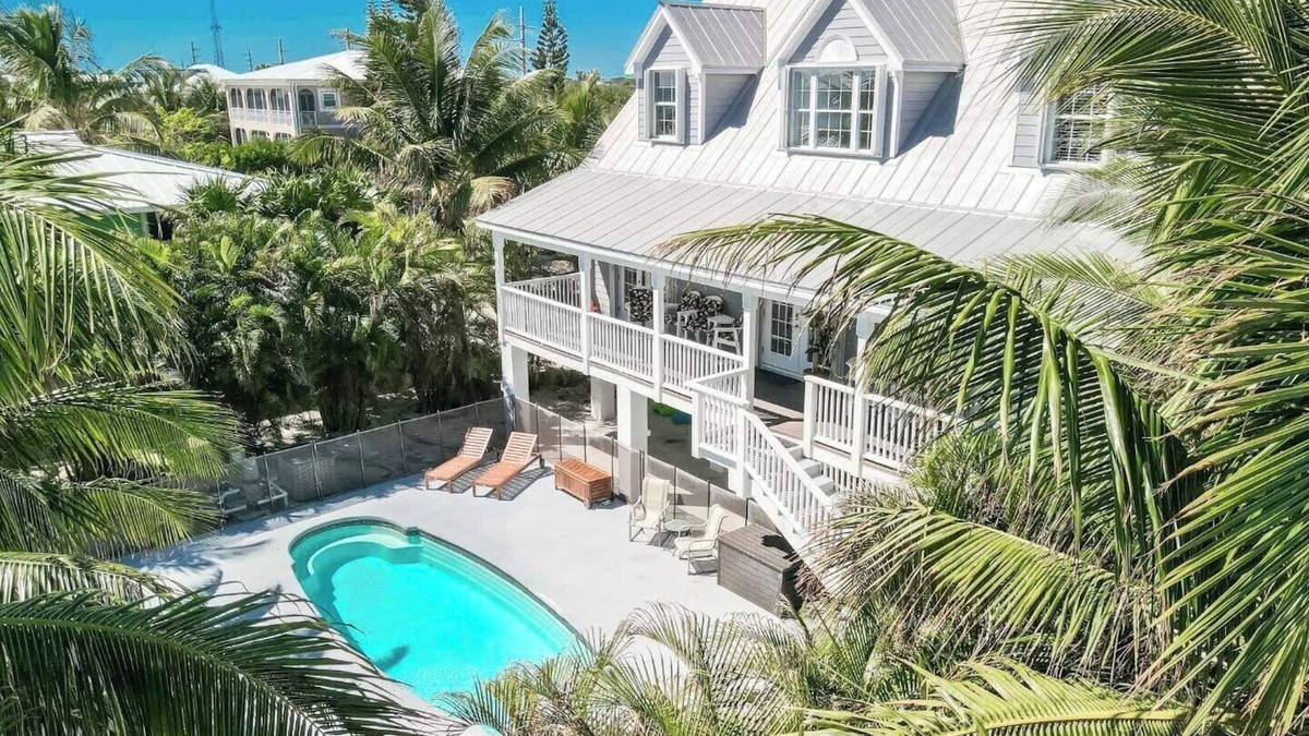 Marathon House | Casa De La Playa Oceanfront the Key to the Beach a
