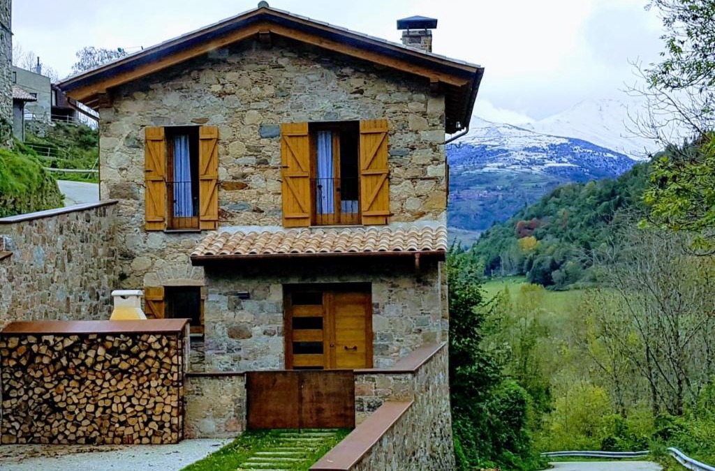 Vilallonga de Ter Ski Chalet | Casa de La Roca - Only Adults.