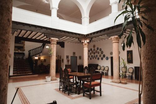 San Clemente House | Casa de los Acacio