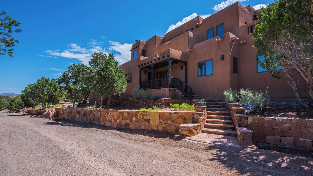 Tesuque Hills House | Casa de Paz | In Gated Community, Stunning Views!