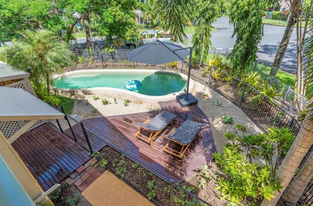 Holloways Beach Apartment | Casa De Playa - Beach Townhouse