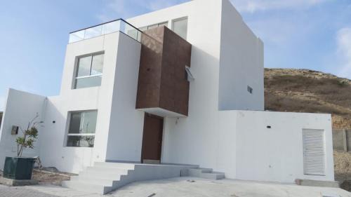 Punta Carnero Villa | Casa de Playa con piscina
