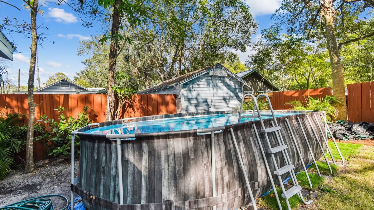 Bayou Oaks House | Casa De Sarasota Cozy, fun and discreet getaway.