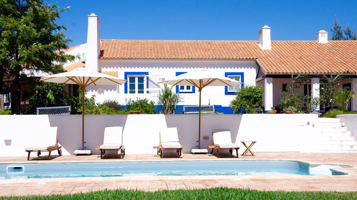 Melides House | Casa de Seraminheiro, a large country house in typical Alentejo style