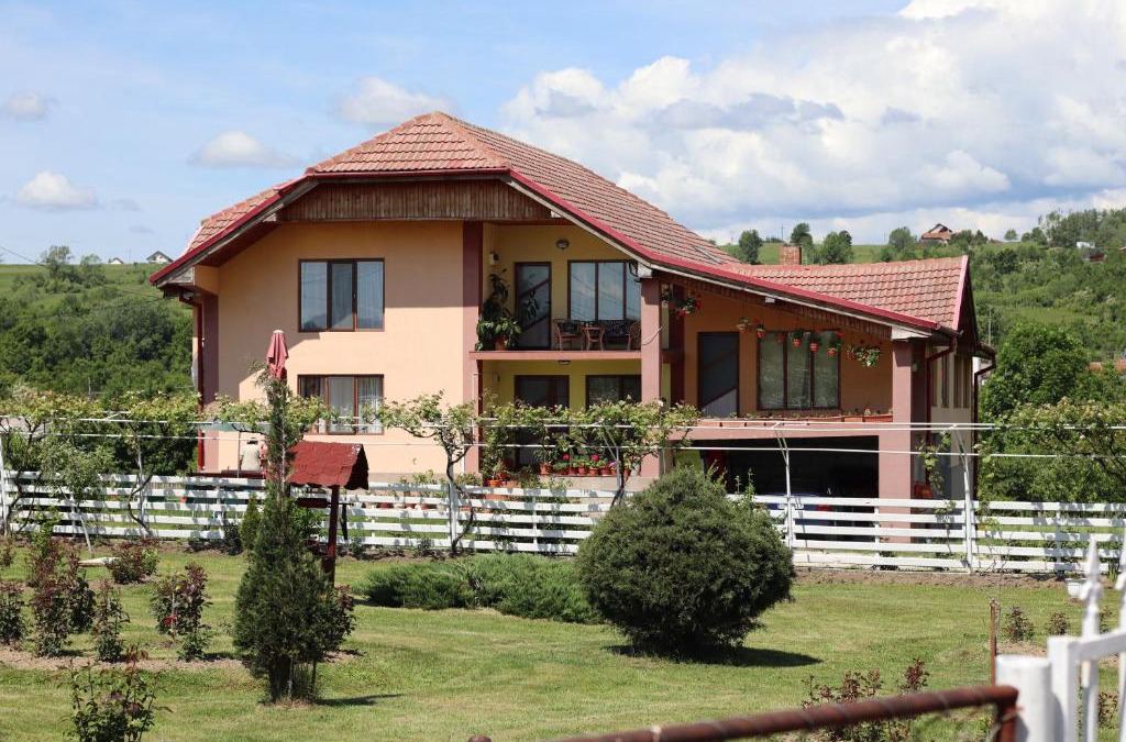 Baia de Fier House | Casa de vacanta Madalina