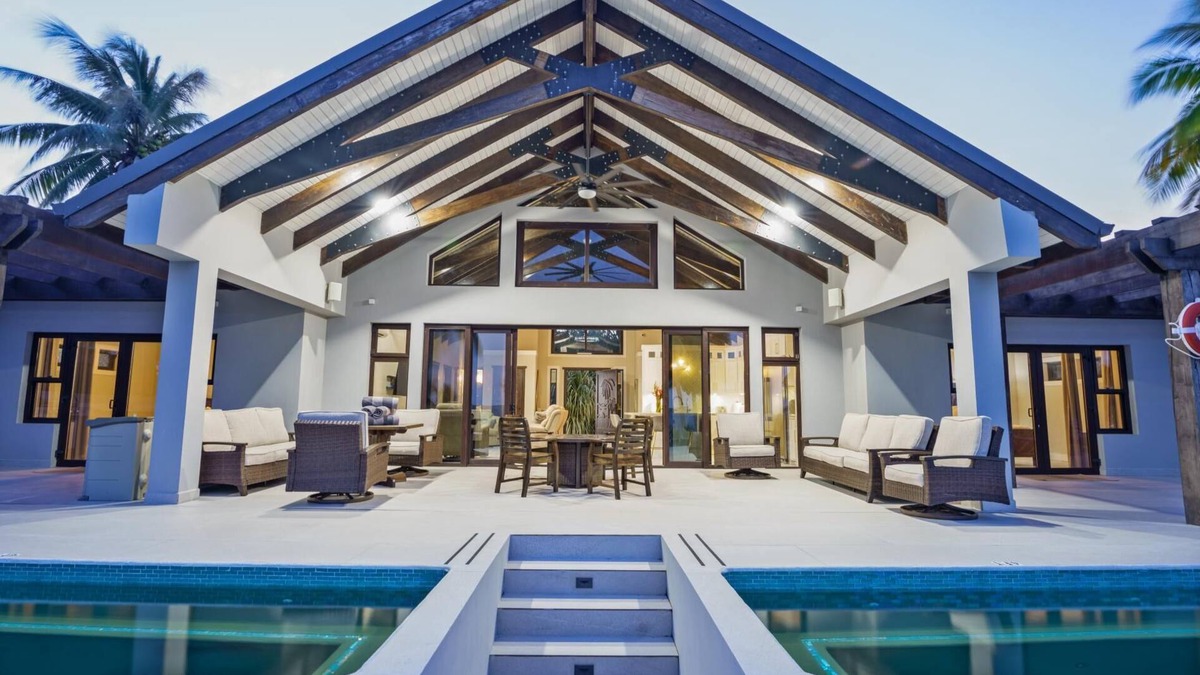 Cocoplum Villa | Casa de Wilson - 5 Bedroom Beachfront Villa