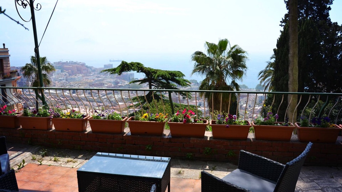 Vomero Apartment | Casa del Cedro superior apartment with private garden on the Gulf of Naples.