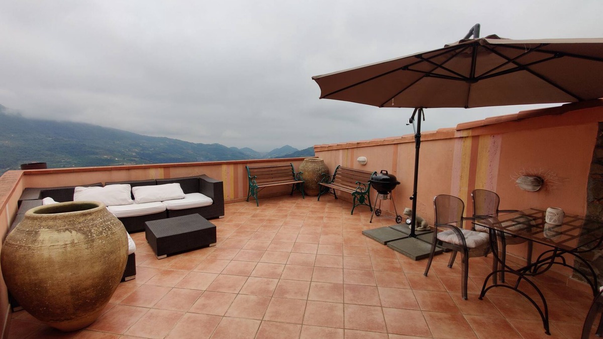 Perinaldo Apartment | Casa del Gufo, Cozy vacation apartment with sea view