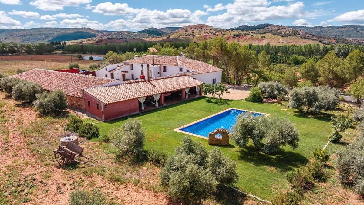 Alcaraz Cottage | Casa del Labrador with Spa and shared pool for 14