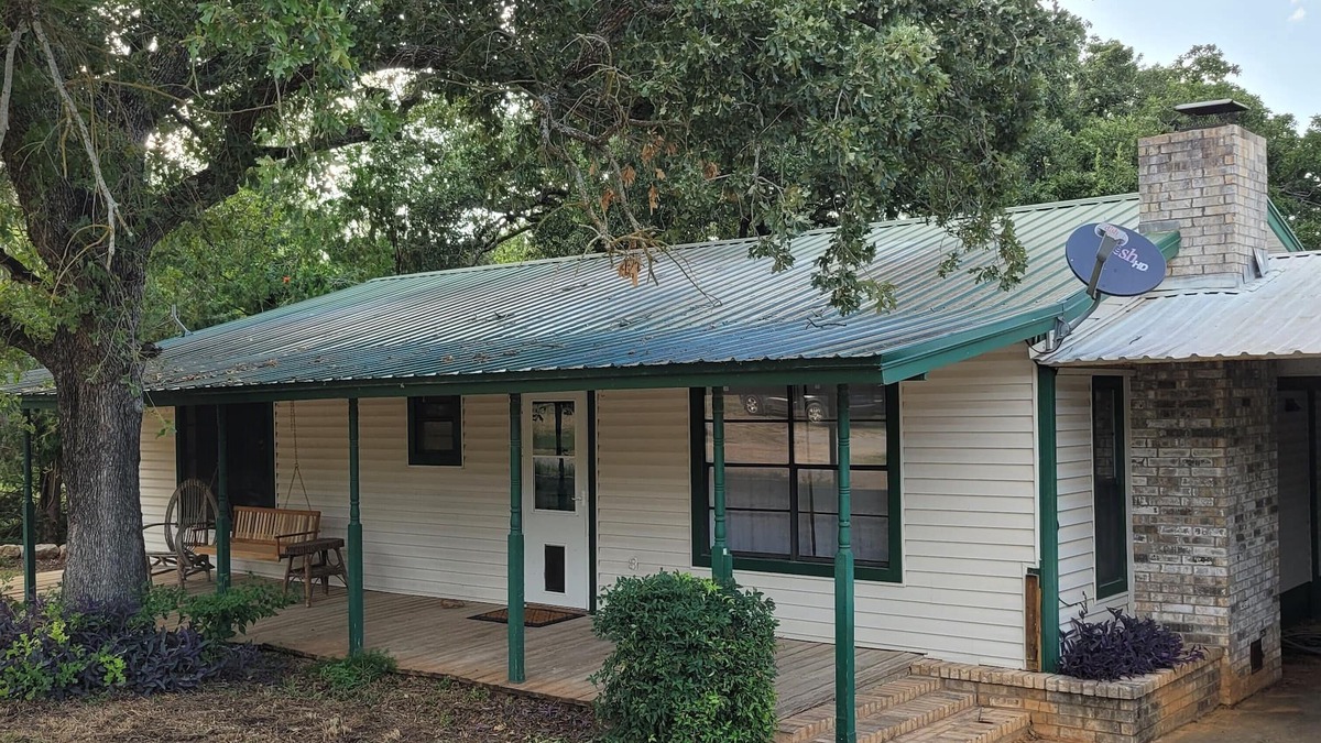Comanche House | Casa del Lago Proctor, TX near Promontory Park