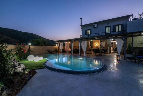Vatolakkos Villa | Casa Del Miele, private pool, BBQ, mountain view.