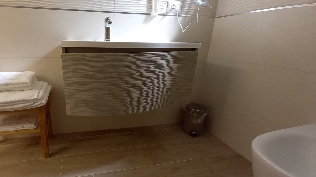 Enna House | Casa Del monte tourist rental (salmon room)