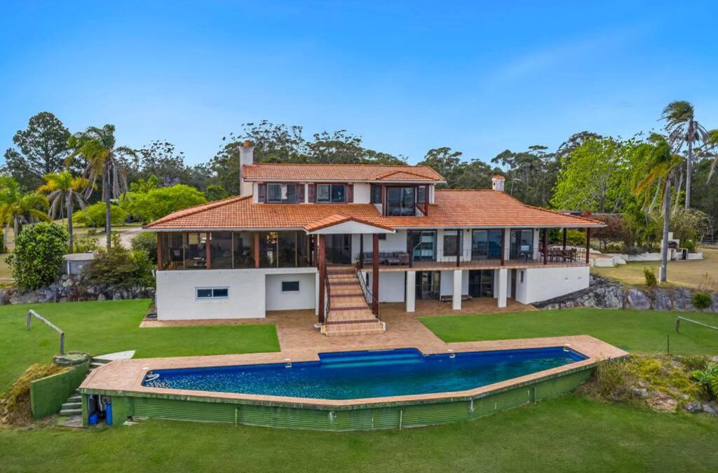 Ashby Heights Villa | Casa Del Rio - LJHooker Yamba
