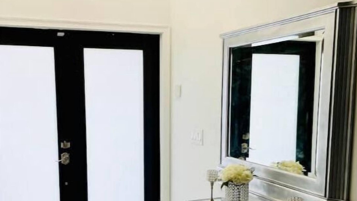 Sunshine House | Casa Del Sol- New 3/2 Jetted Tub & Open Backyard