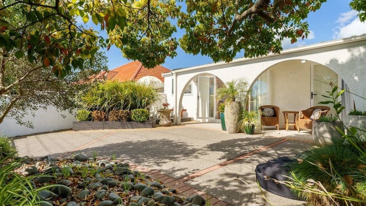 Mount Maunganui House | Casa Del Sol on Golf RD